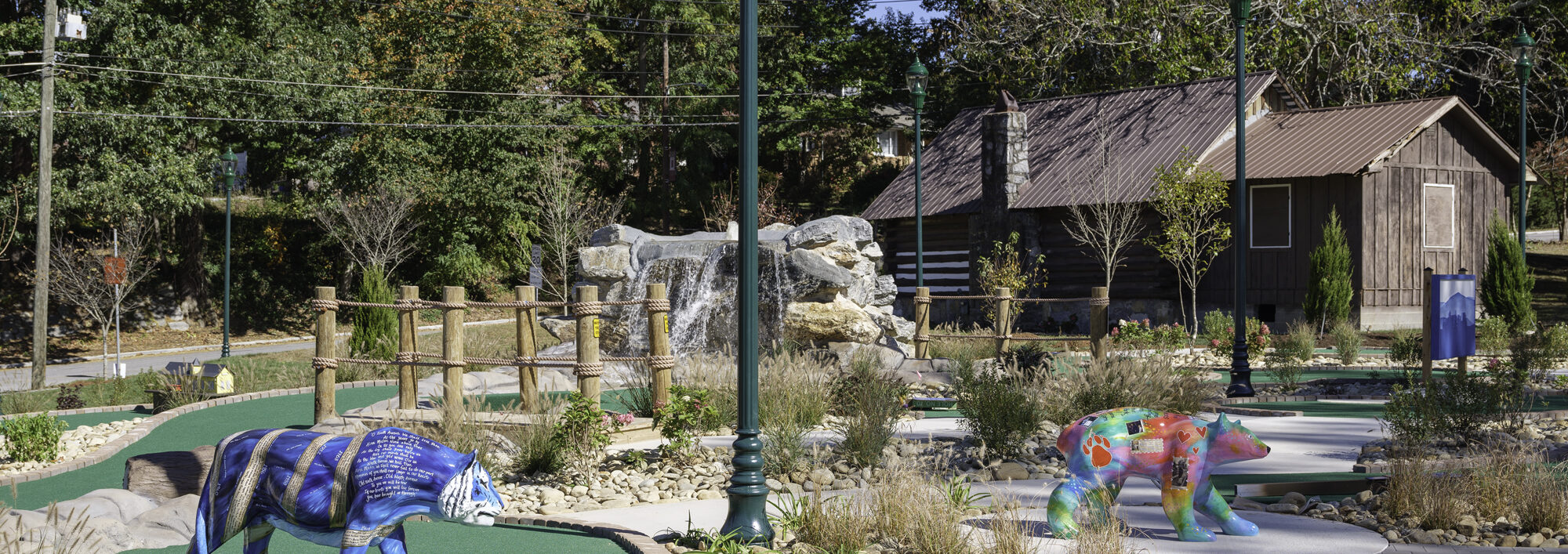 Mini golf course features showing a tiger and a bear